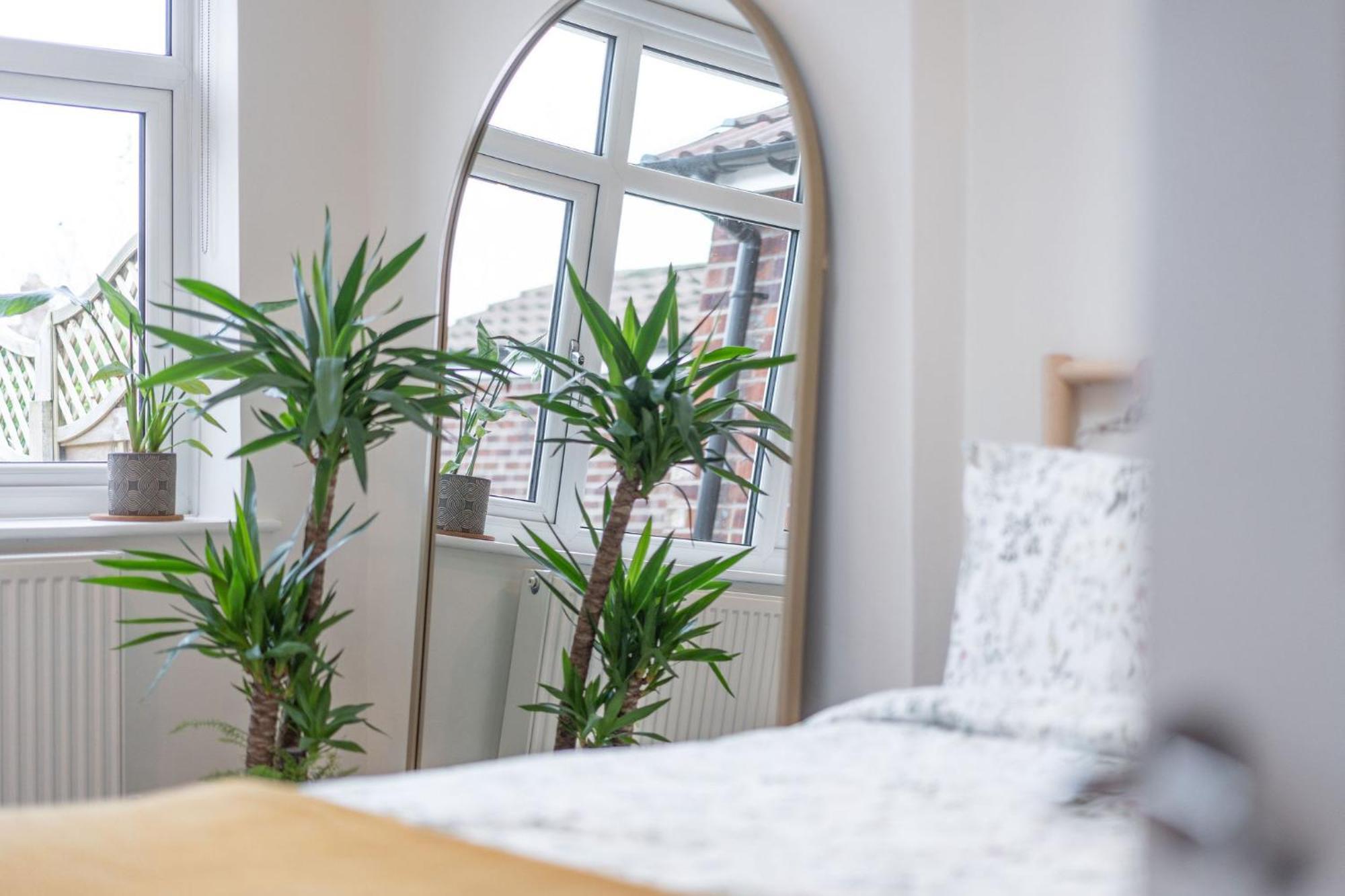 Nature Inspired Bungalow With 3 Rooms - 10 Mins From Manchester Airport Timperley Экстерьер фото