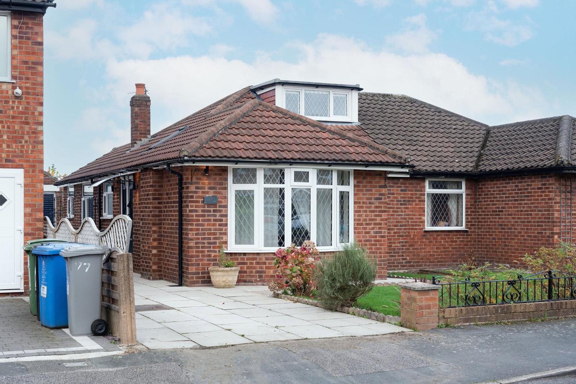 Nature Inspired Bungalow With 3 Rooms - 10 Mins From Manchester Airport Timperley Экстерьер фото